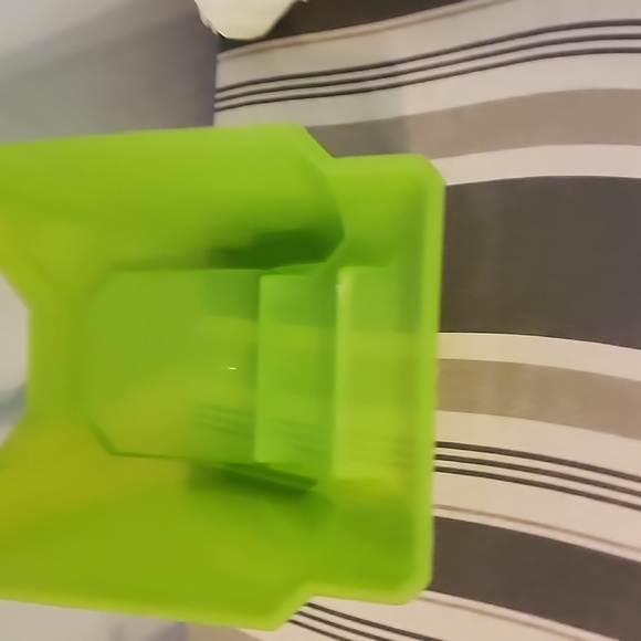 Walk up small Animal barn - Picture 2 of 2